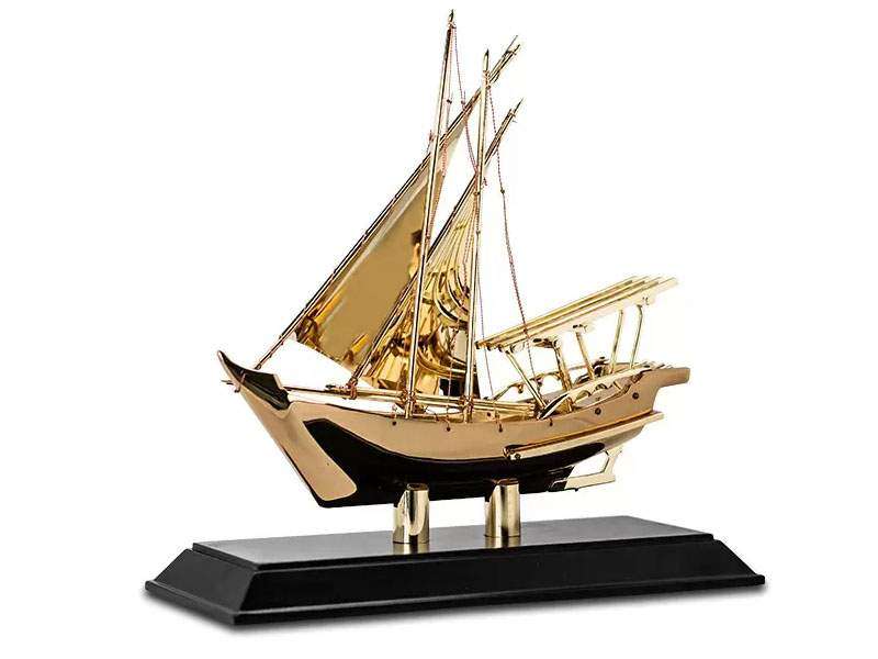 Baghlah (Gold) — Traditional Arabic Boat Metal Souvenir