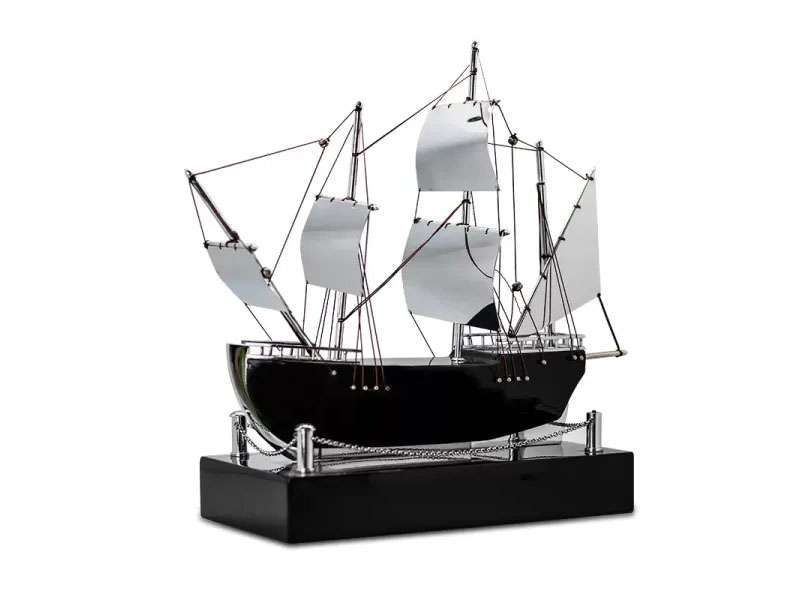 The Nautilus (Silver) – European Wooden Boat Model