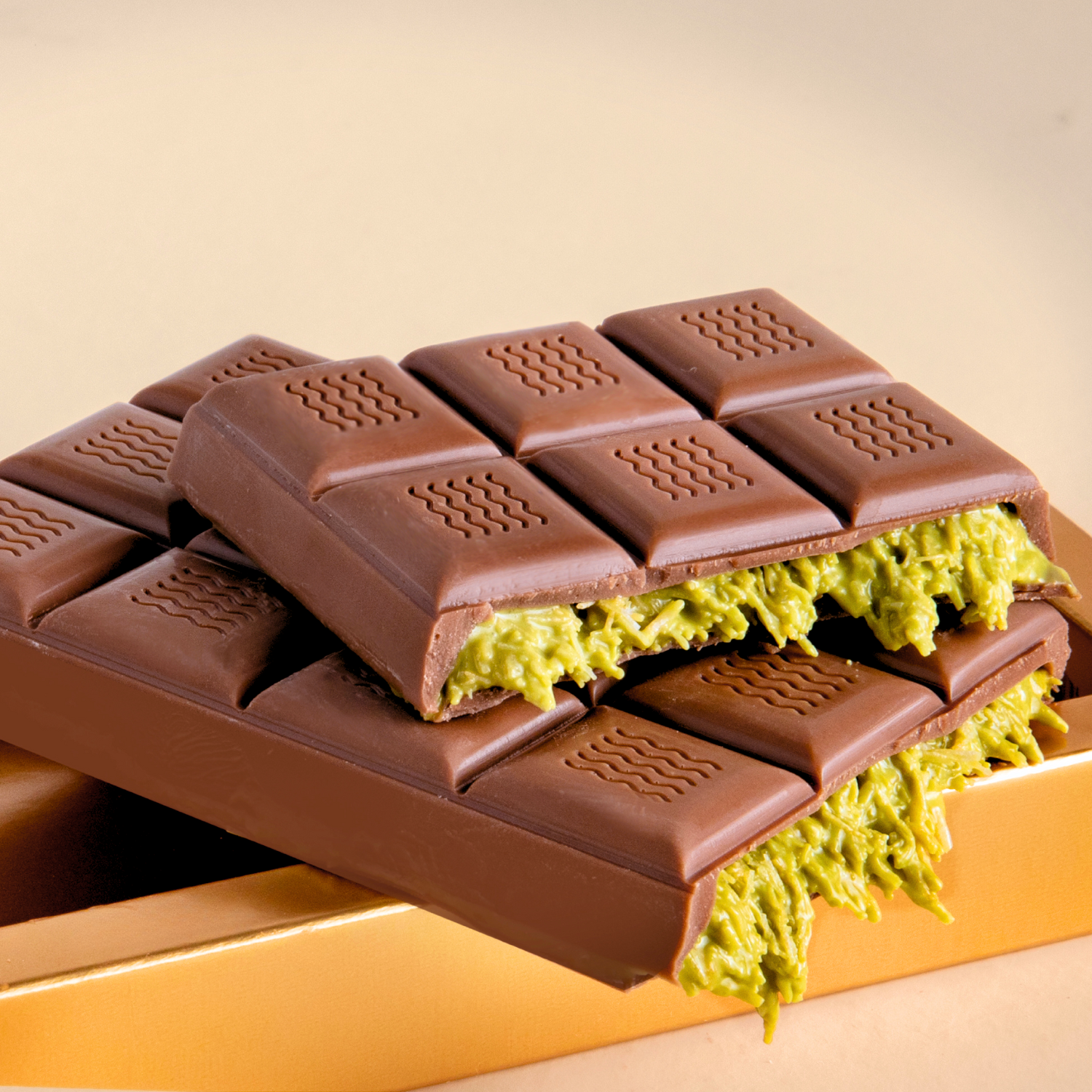 Anakalita Pistachio Kunafa chocolate (Large)